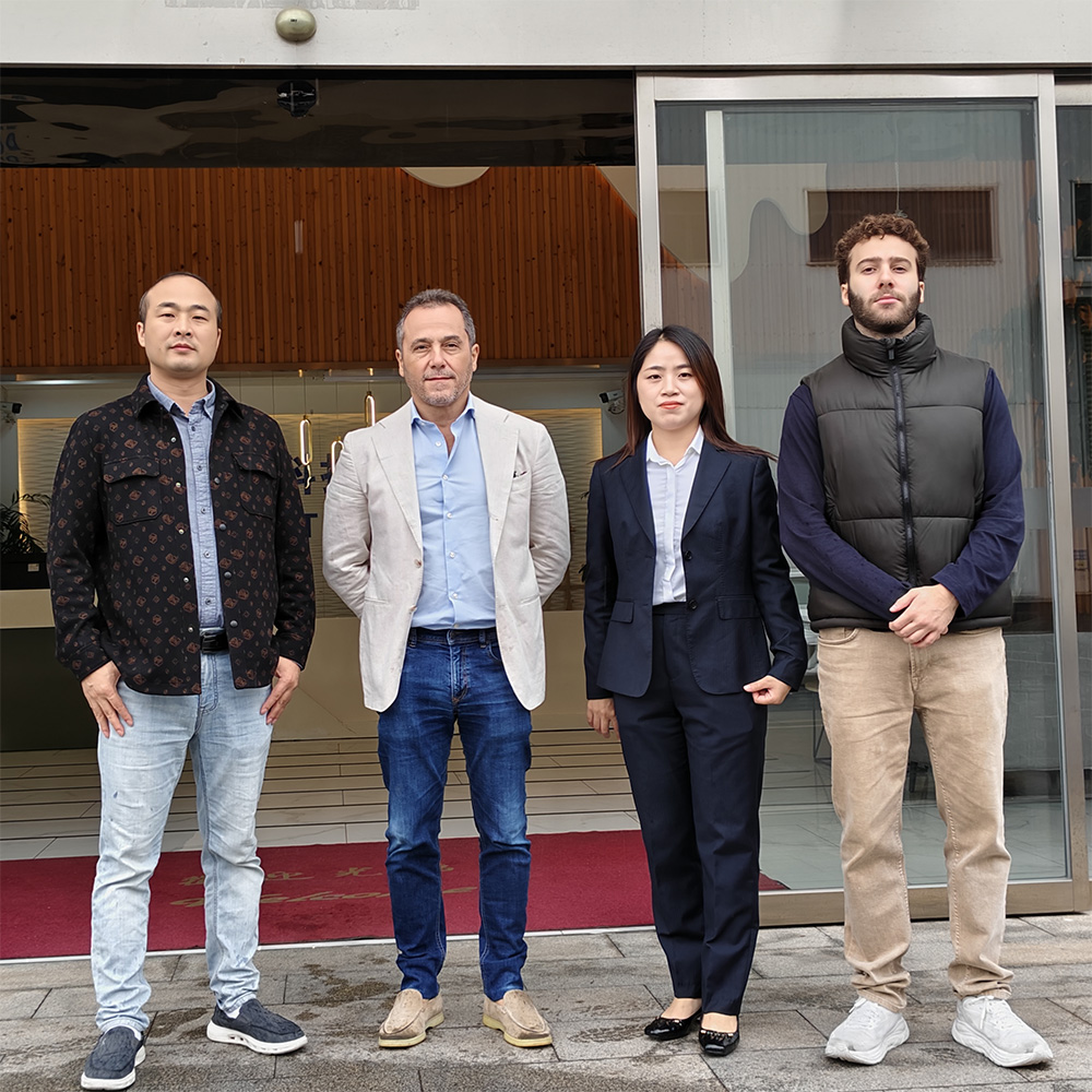 推动数据中心创新：中东机电工程公司参观 Coolnet，获取液冷技术方面的见解